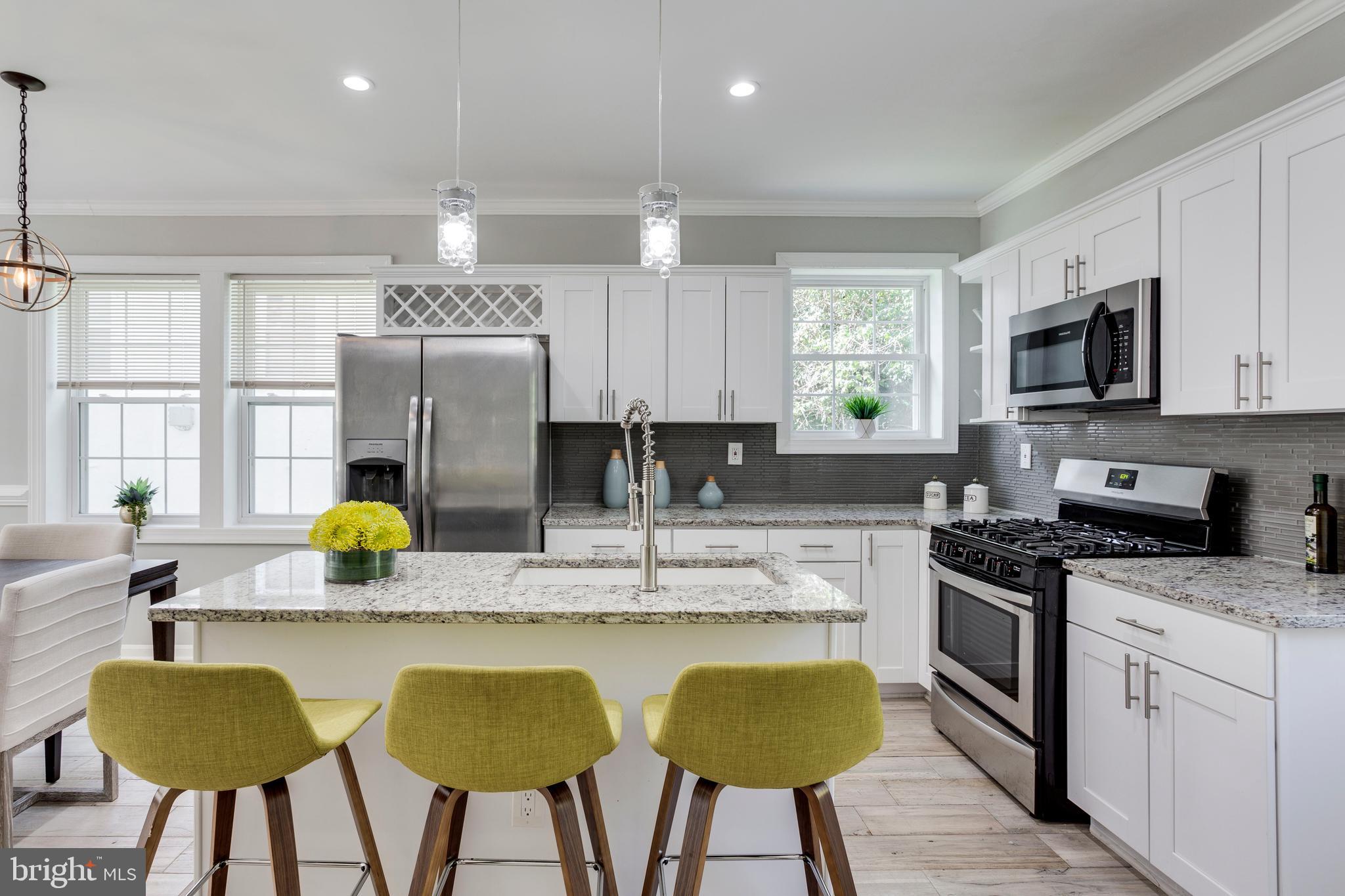 3620 Suitland Road Southeast Washington, DC 20020 - Photo 14 of 43 Kitchen island/bar