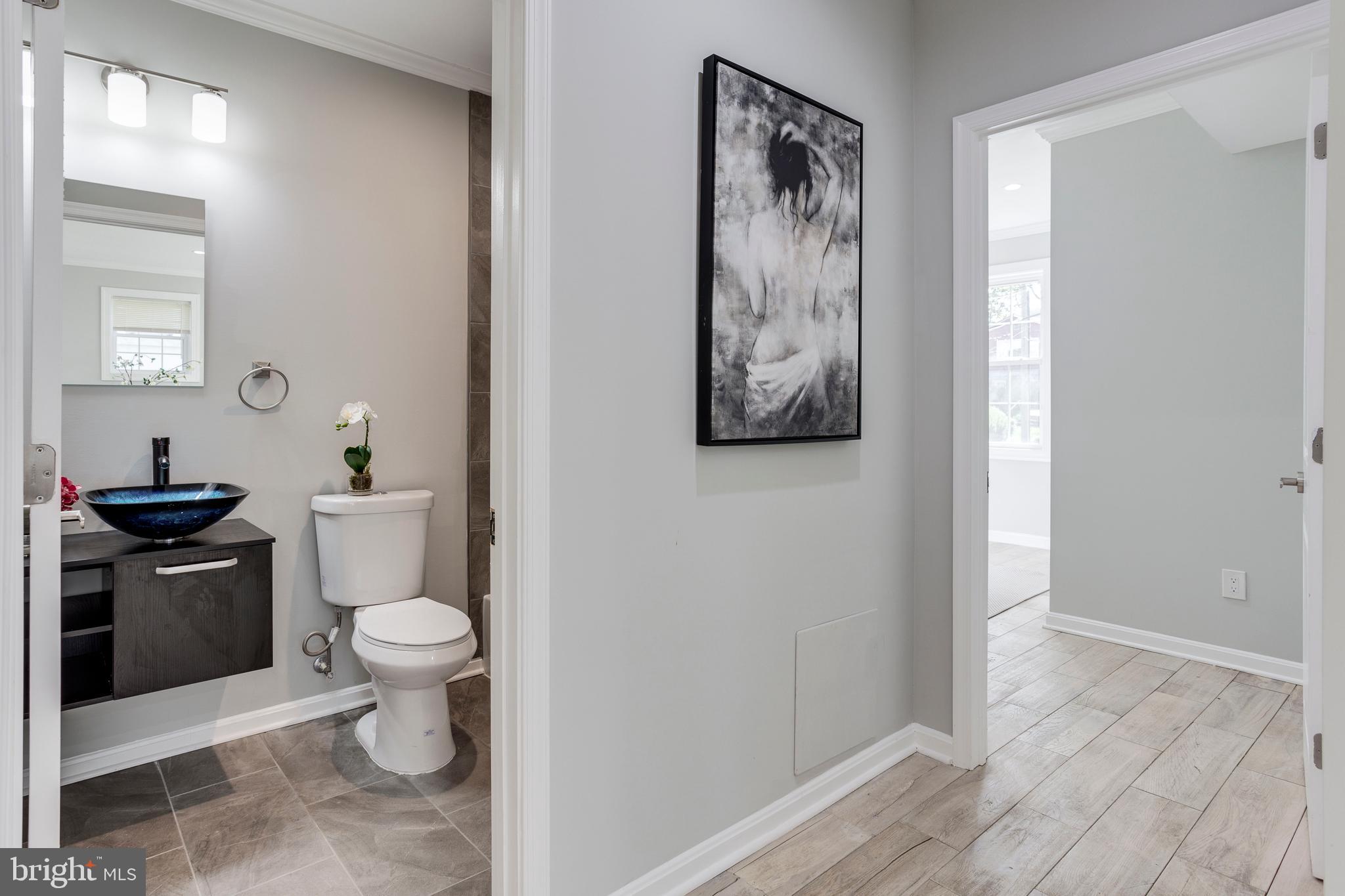 3620 Suitland Road Southeast Washington, DC 20020 - Photo 18 of 43 1st floor hall full bath