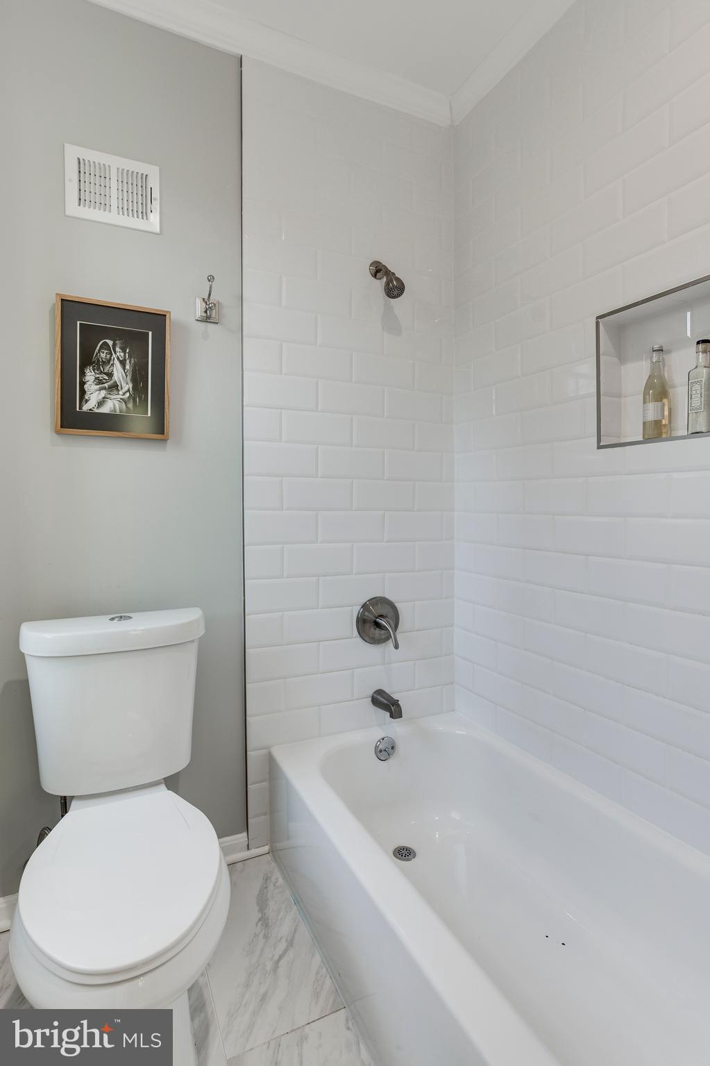 3620 Suitland Road Southeast Washington, DC 20020 - Photo 26 of 43 Full bath in primary bedroom