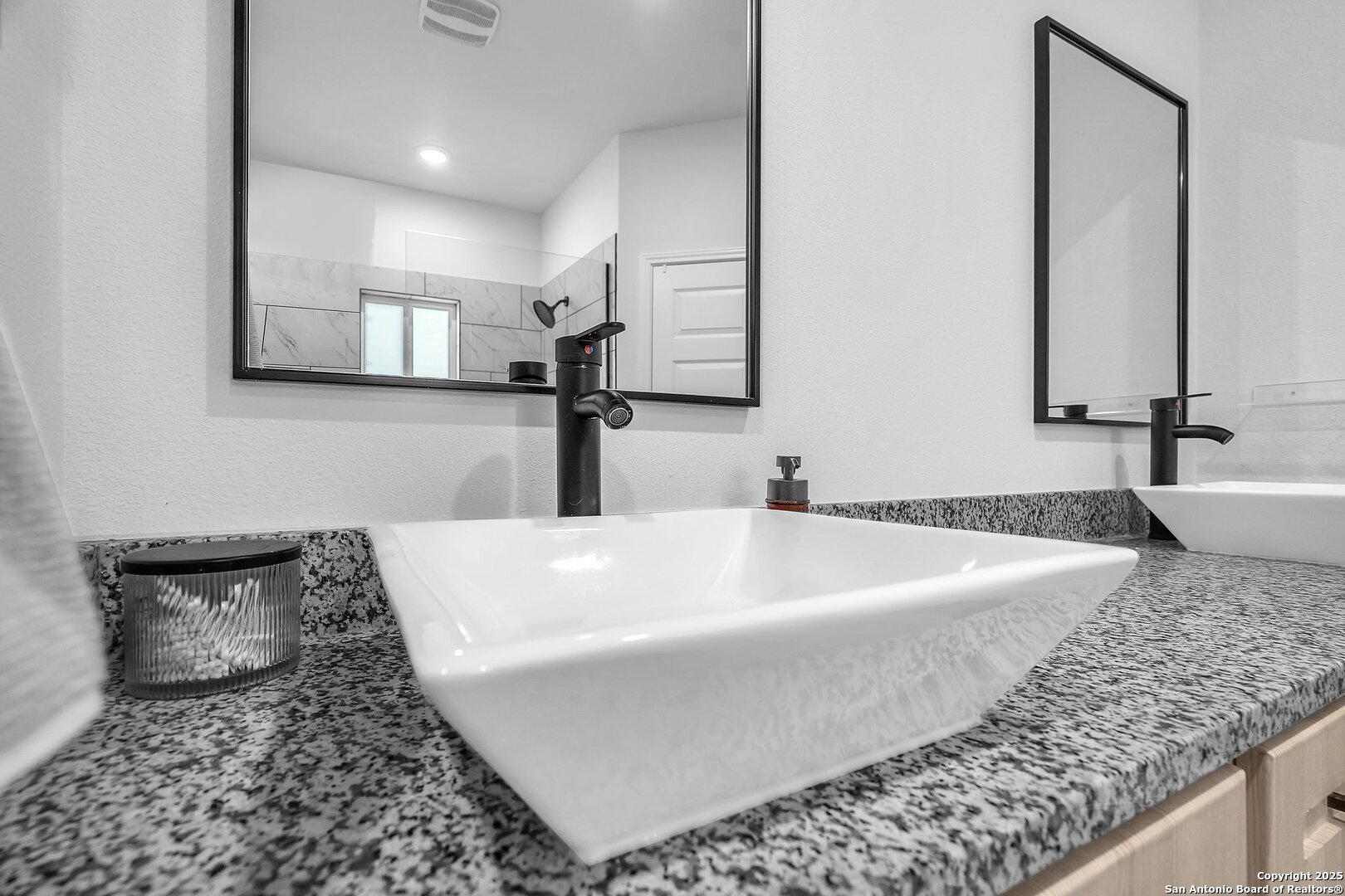 348 Fawn Drive Spring Branch, TX 78070 - Photo 36 of 48 a bathroom with a tub sink and mirror