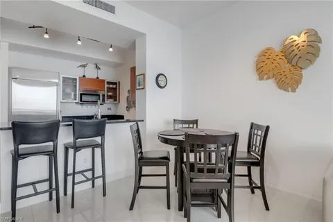 $279,000 | 3000 Oasis Grand Boulevard, Unit MPH6, Fort Myers, FL 33916