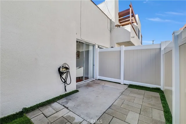 a view of an outdoor space with front door