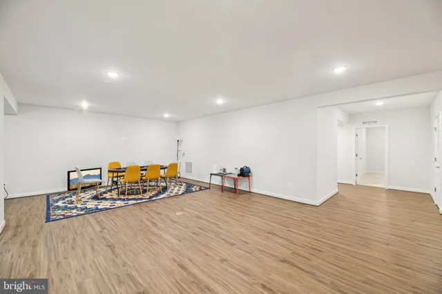 a picture of a wall with a white wall