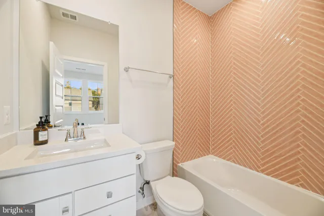 $4,700 | 42051 Night Nurse Circle, Ashburn, VA 20148