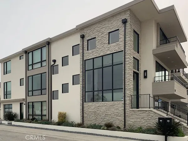 a view of a building entrance