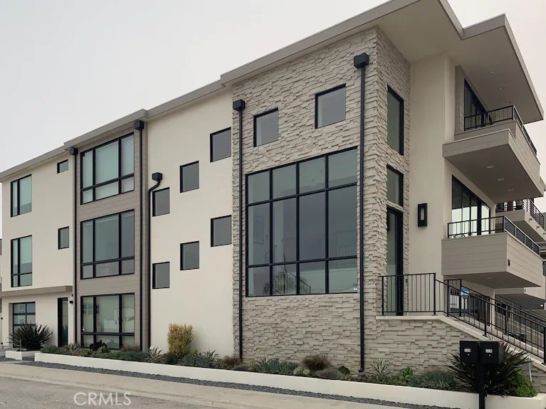 116 West Channel Islands Boulevard Oxnard, CA 93035 - Photo 2 of 60 a view of a building entrance