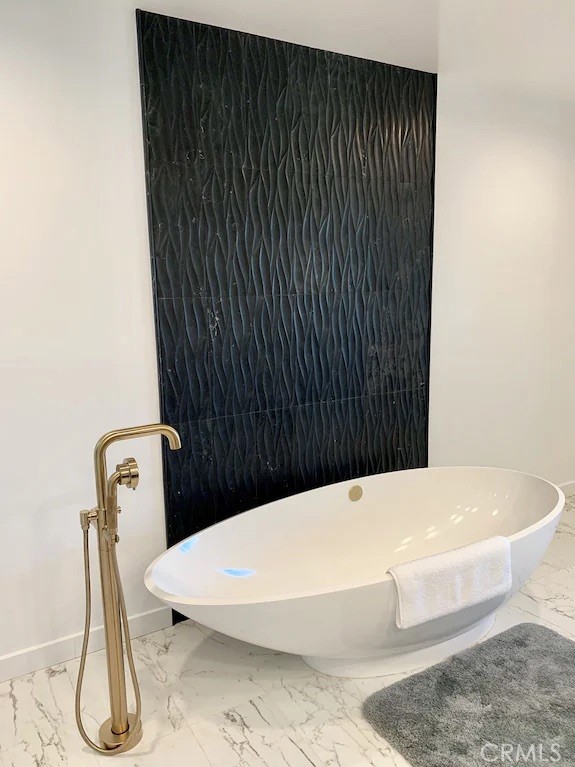 116 West Channel Islands Boulevard Oxnard, CA 93035 - Photo 30 of 60 a bath tub sitting in a bathroom