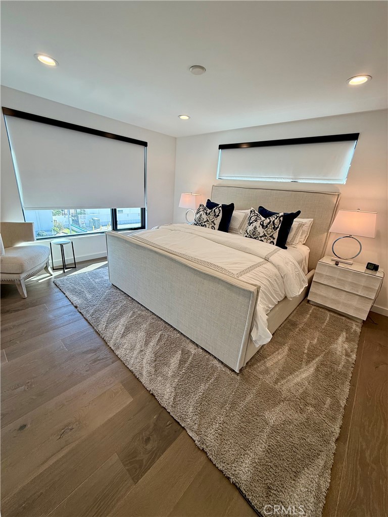 116 West Channel Islands Boulevard Oxnard, CA 93035 - Photo 41 of 60 a spacious bedroom with a bed and window