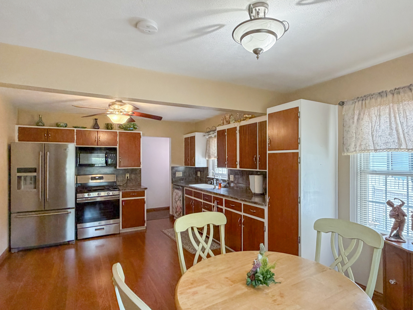 1245 West Harrison Street Freeport, IL 61032 - Photo 7 of 28