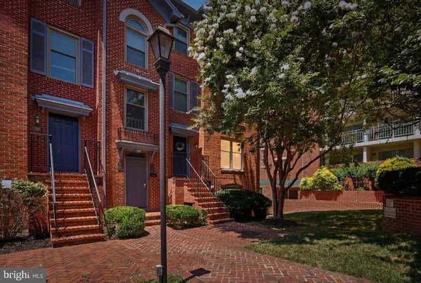 $3,500 | 545 Colecroft Court, Alexandria, VA 22314