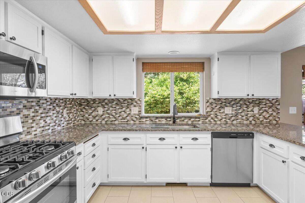 1156 Ginger Way Medford, OR 97501 - Photo 8 of 22