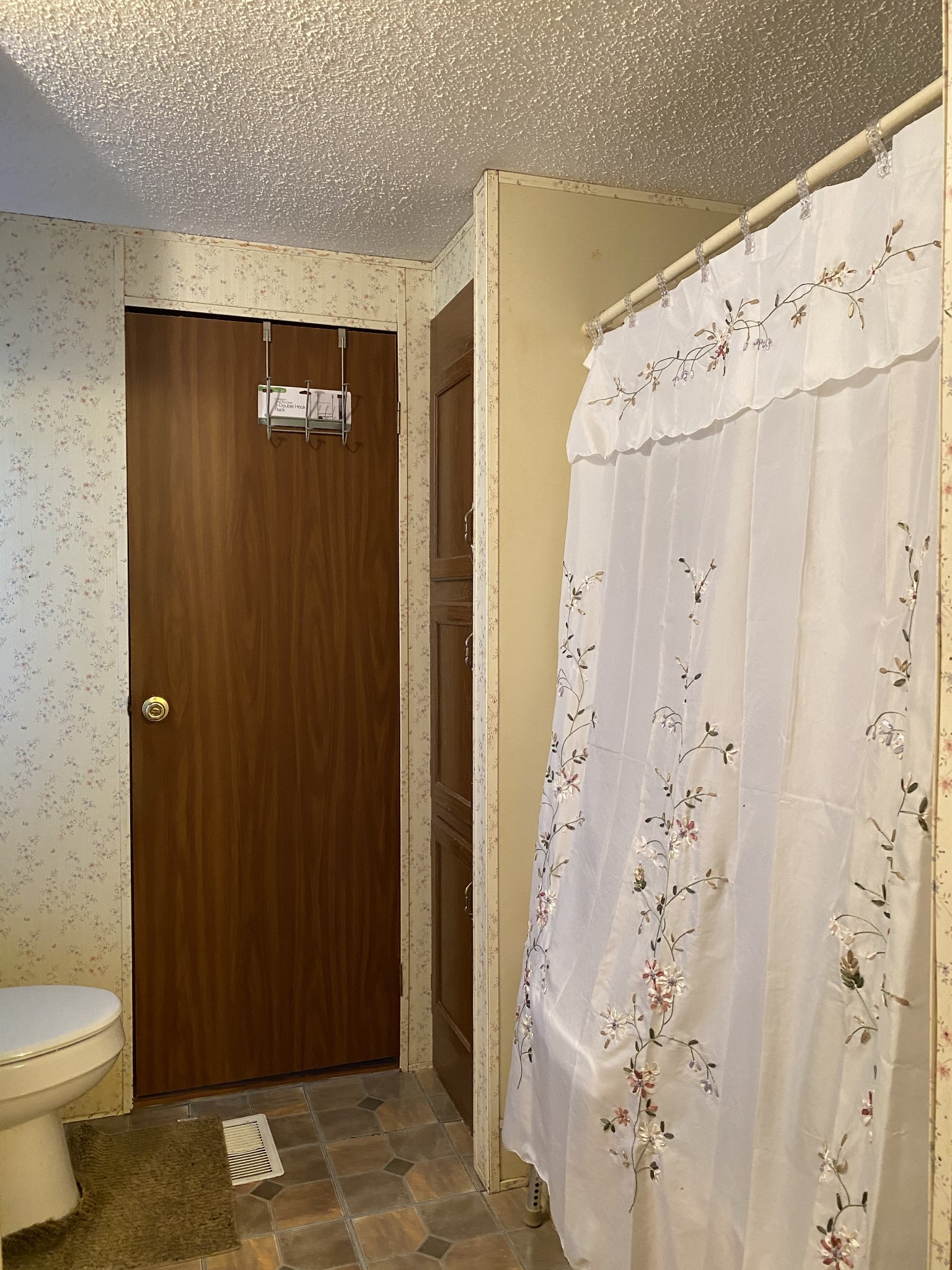 4008 Green Road Springfield, TN 37172 - Photo 23 of 24 a bathroom with a shower and a toilet