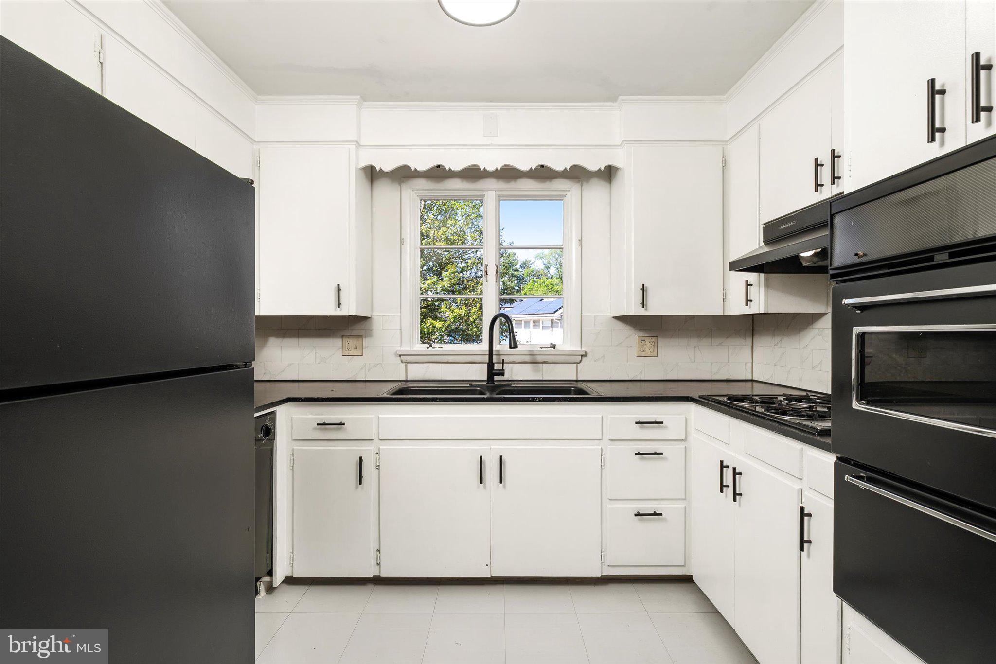 3639 State Extension Trenton, NJ 08619 - Photo 8 of 33 Bright and modern kitchen space.