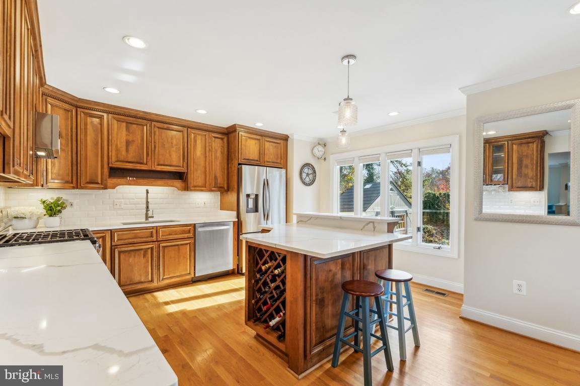 7299 Olde Lantern Way Springfield, VA 22152 - Photo 12 of 50 Sunlit updated kitchen w/large island