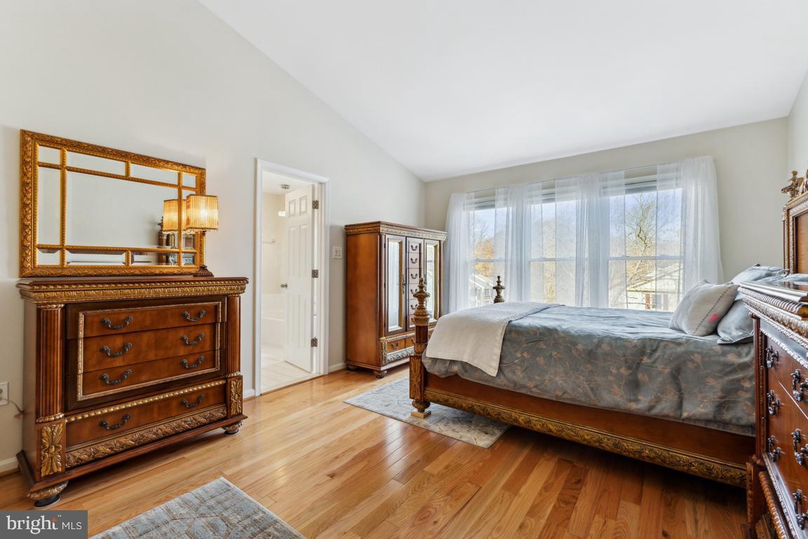7299 Olde Lantern Way Springfield, VA 22152 - Photo 23 of 50 Large ensuite primary bedroom