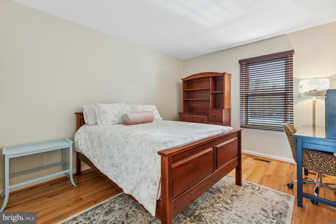 7299 Olde Lantern Way Springfield, VA 22152 - Photo 28 of 50 Bedroom 3