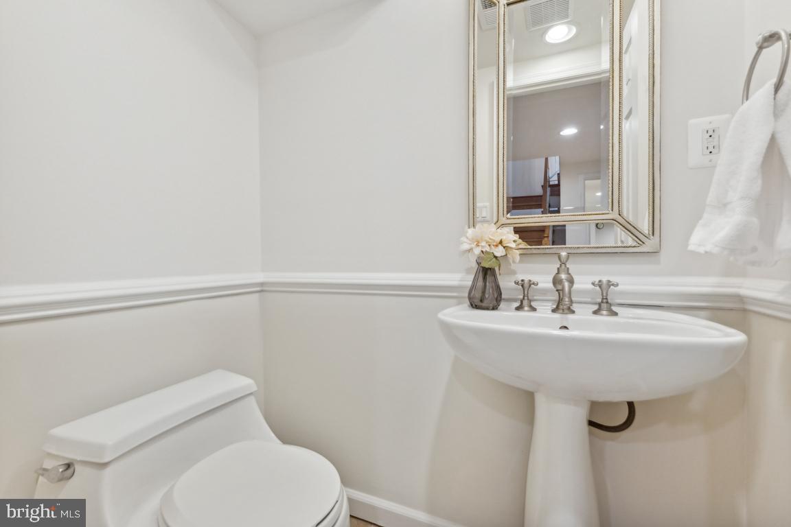 7299 Olde Lantern Way Springfield, VA 22152 - Photo 35 of 50 Powder room 2- lower level