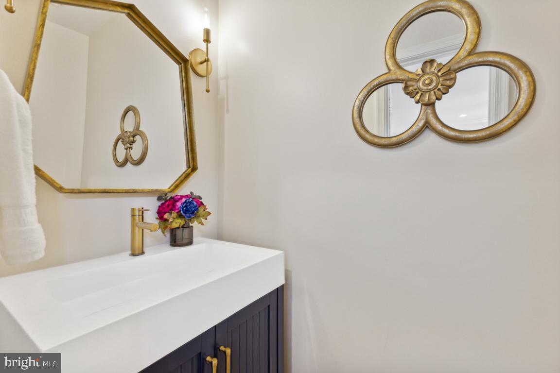 7299 Olde Lantern Way Springfield, VA 22152 - Photo 8 of 50 Updated powder room 1- main level