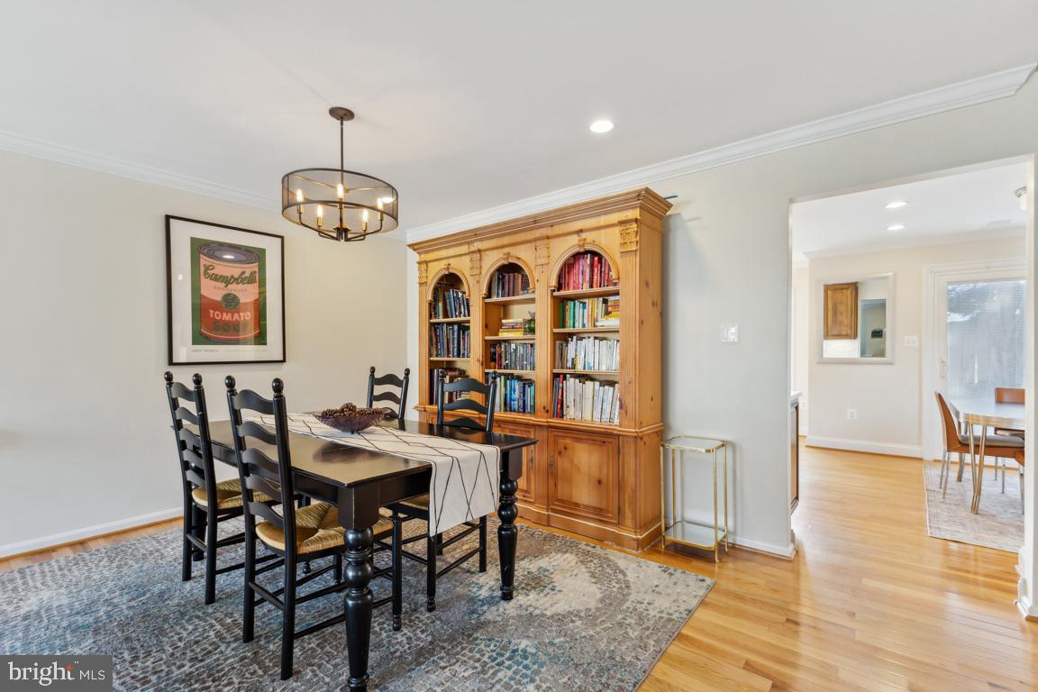 7299 Olde Lantern Way Springfield, VA 22152 - Photo 9 of 50 Dining room