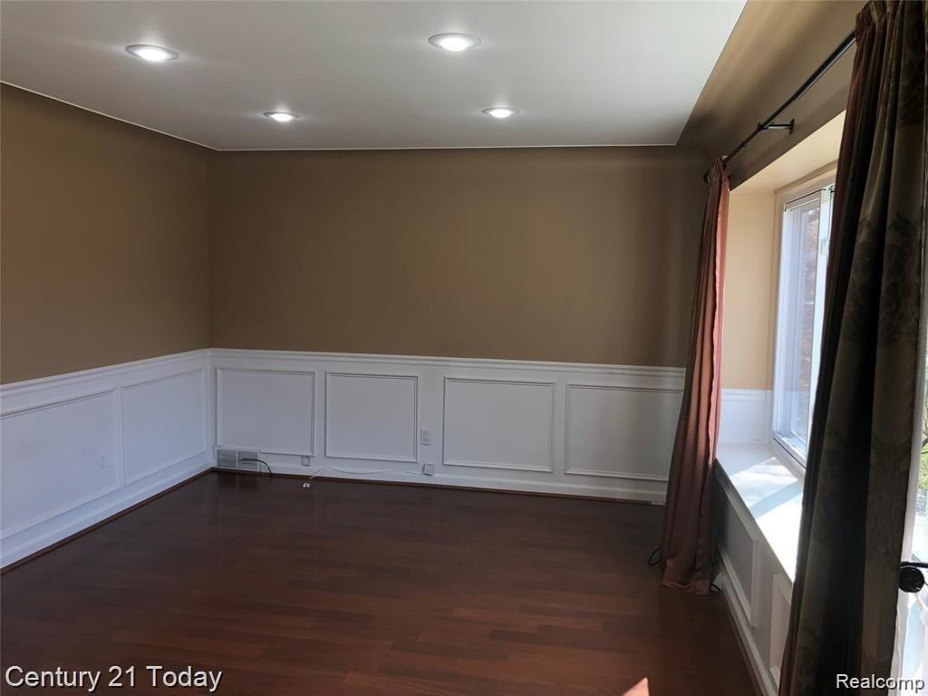 24045 Rockingham Street Southfield, MI 48033 - Photo 3 of 17