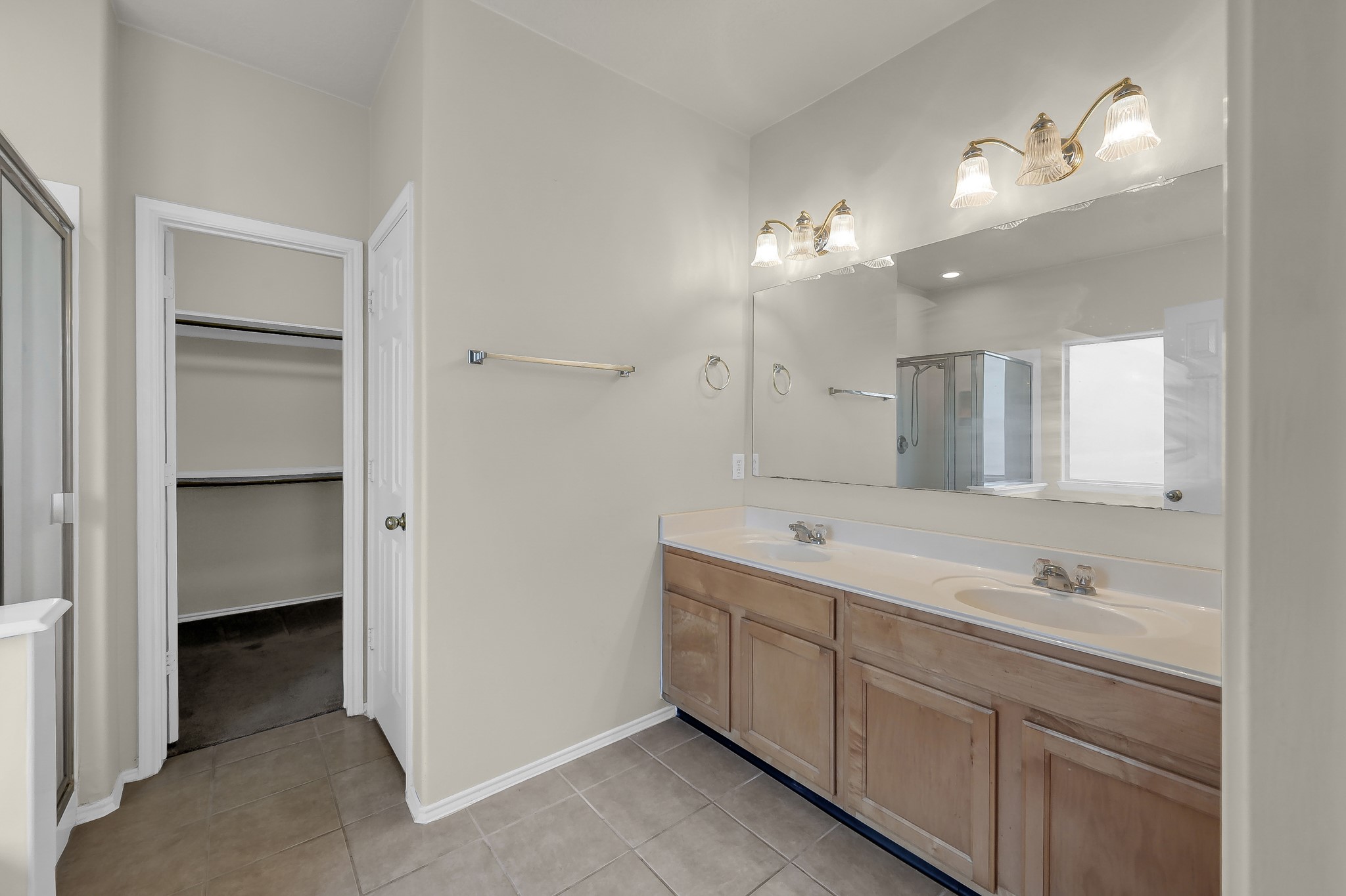 951 Crannog Way Conroe, TX 77301 - Photo 23 of 43 a spacious bathroom with a double vanity sink mirror and