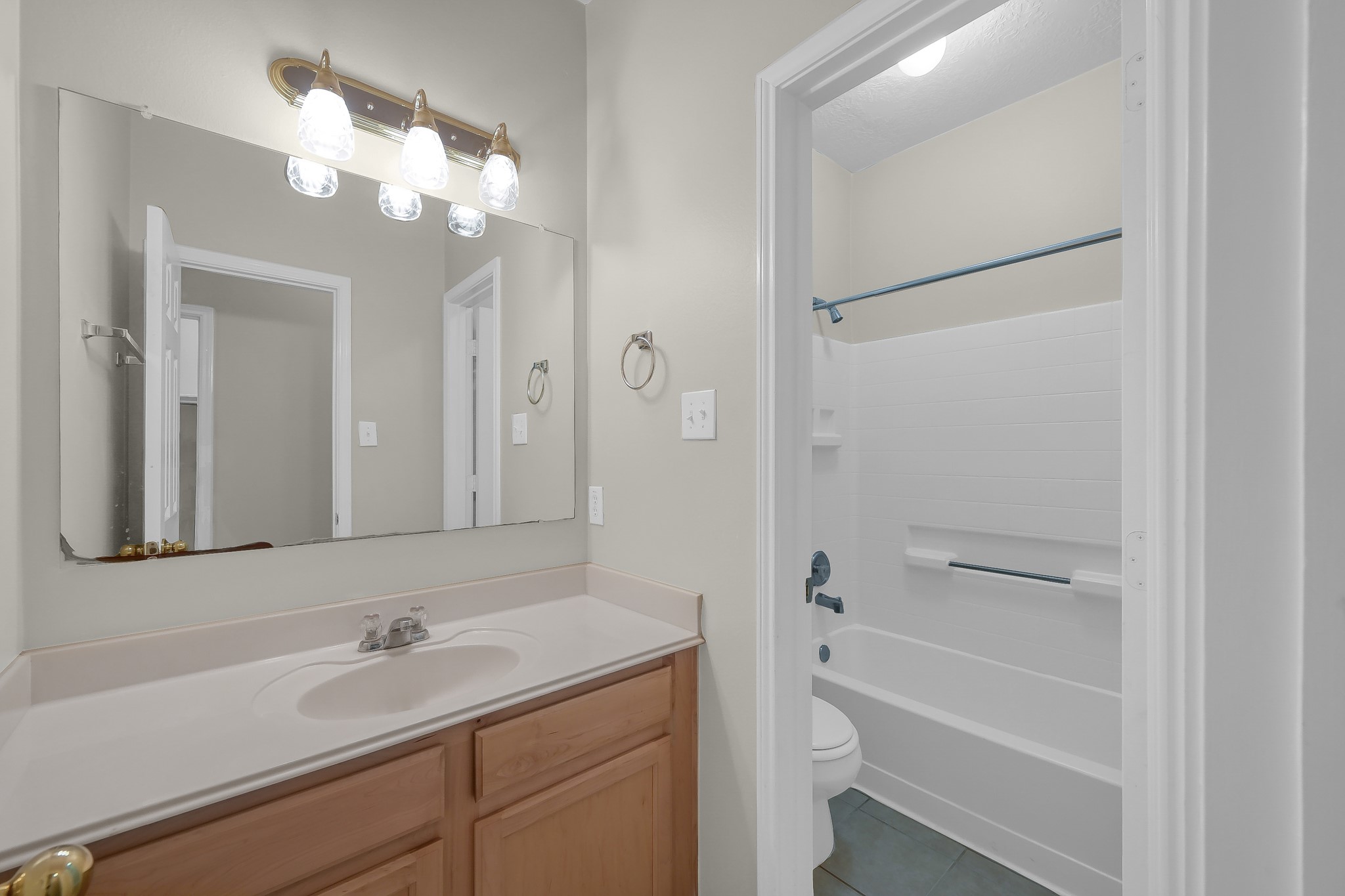 951 Crannog Way Conroe, TX 77301 - Photo 31 of 43 a bathroom with a tub a sink and a large mirror