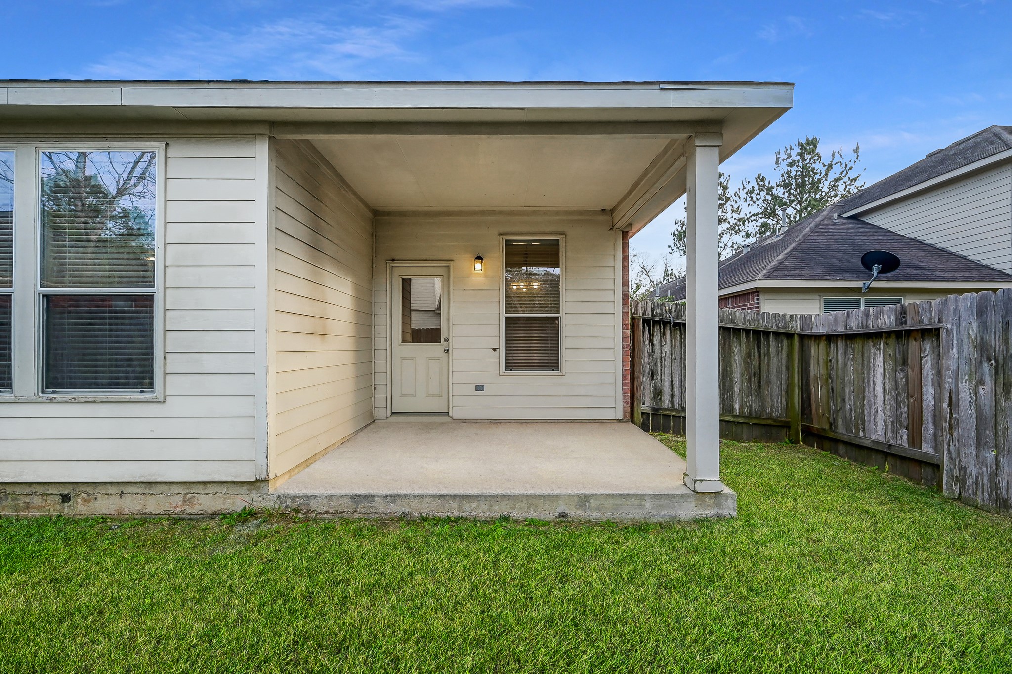 951 Crannog Way Conroe, TX 77301 - Photo 34 of 43 a view of a back yard of the house