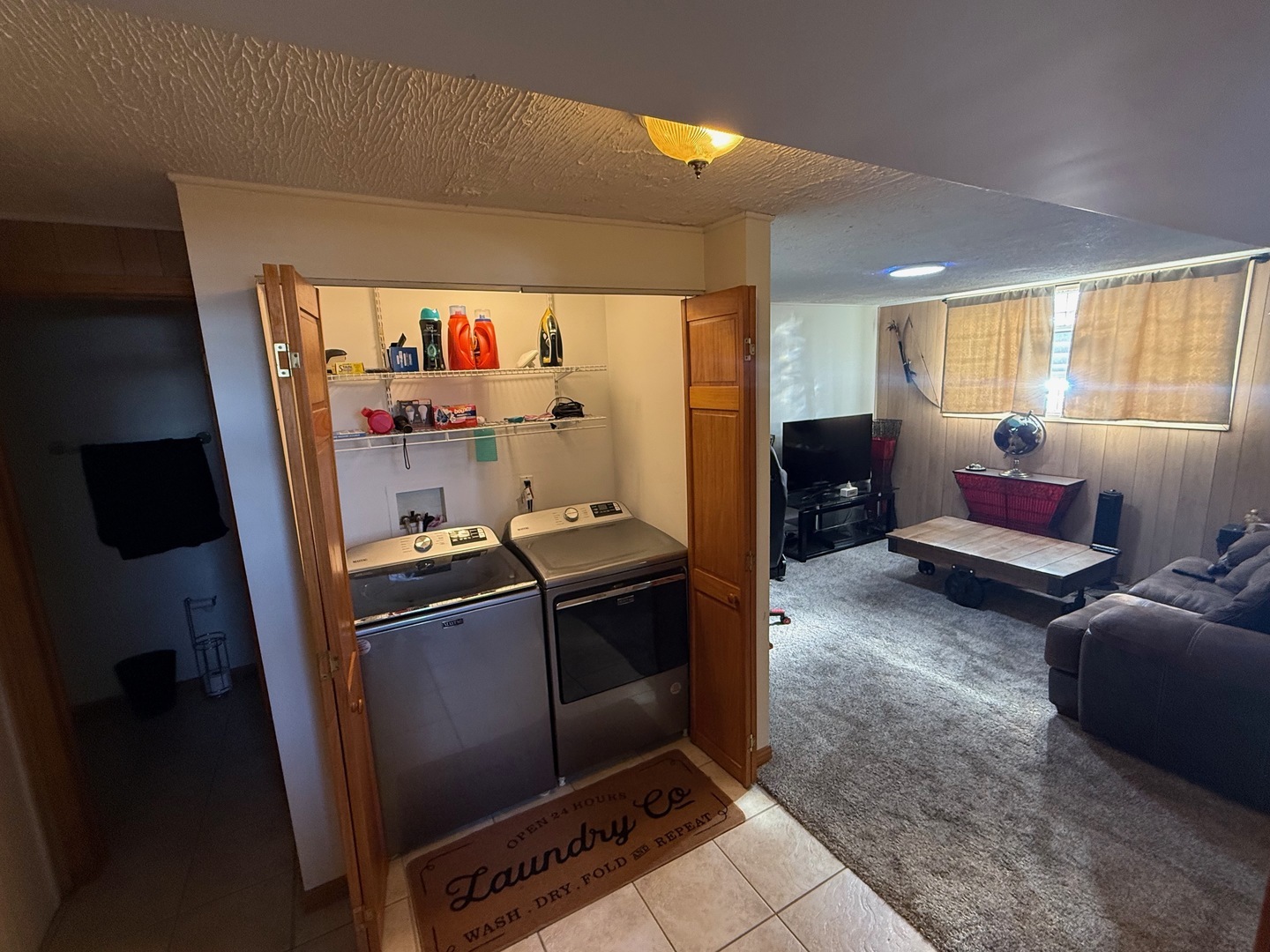 543 Ridge Circle Streamwood, IL 60107 - Photo 15 of 21 a living room with furniture and a flat screen tv