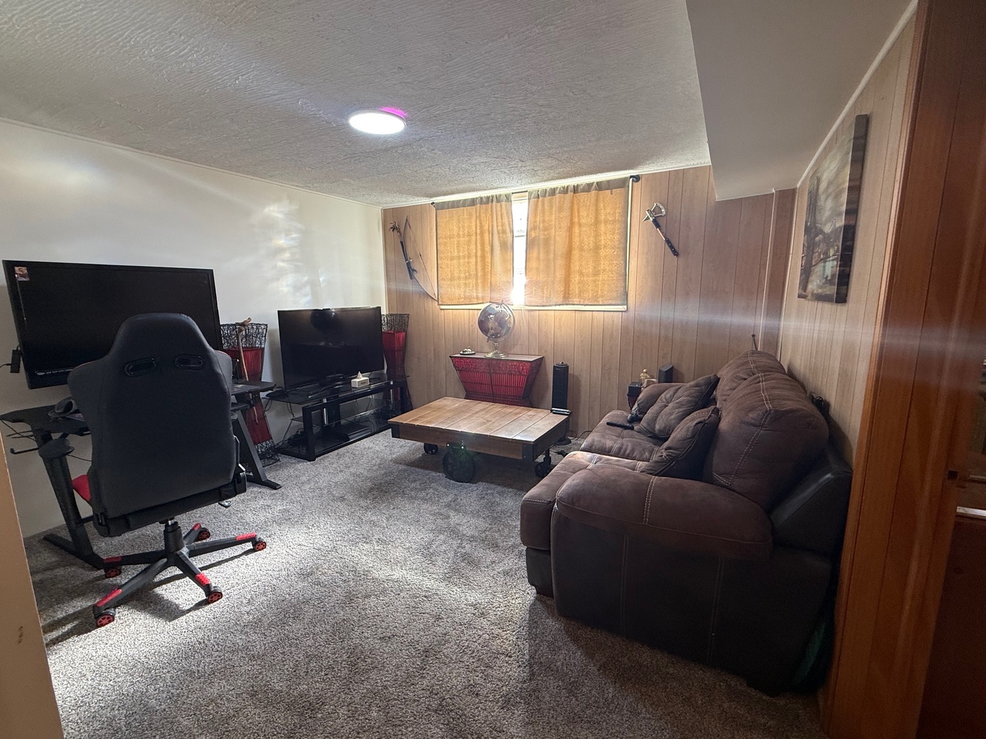 543 Ridge Circle Streamwood, IL 60107 - Photo 17 of 21 a living room with furniture rug and window