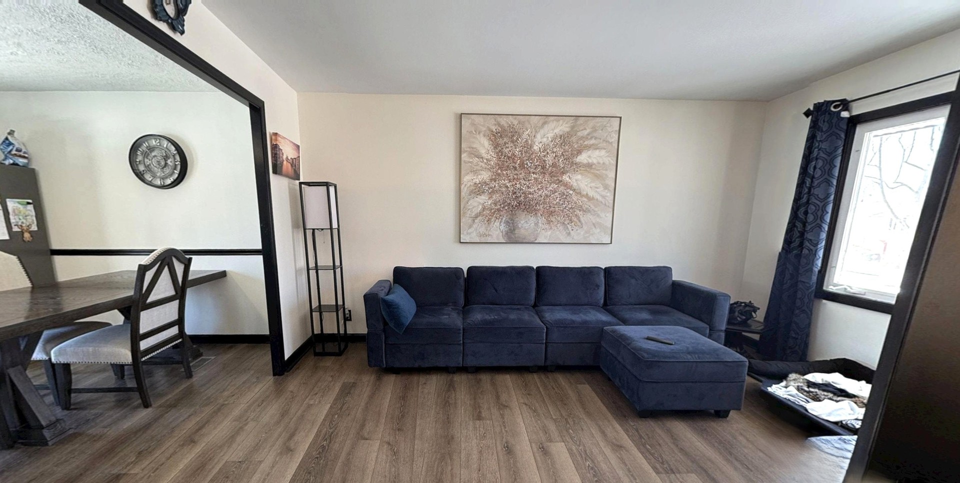 543 Ridge Circle Streamwood, IL 60107 - Photo 4 of 21 a living room with furniture and a window
