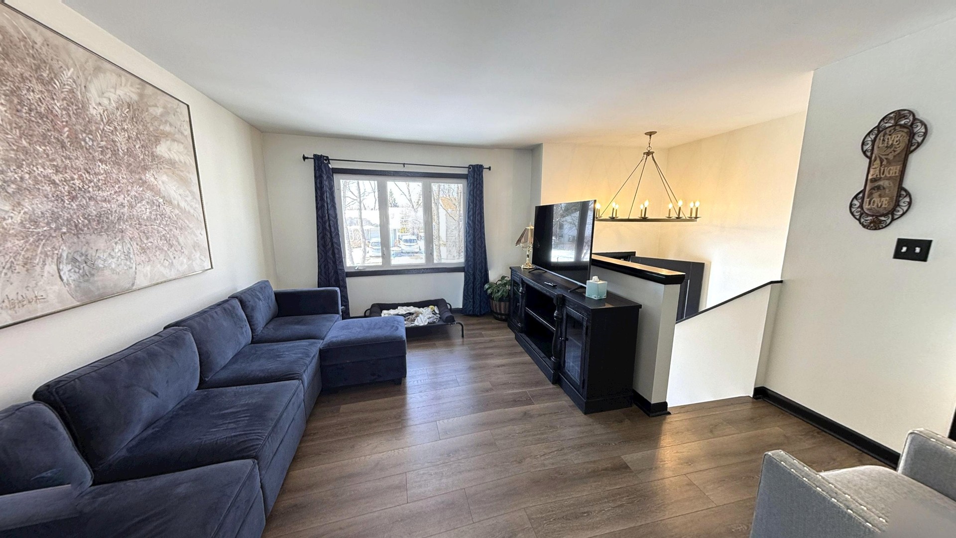 543 Ridge Circle Streamwood, IL 60107 - Photo 5 of 21 a living room with furniture and a flat screen tv