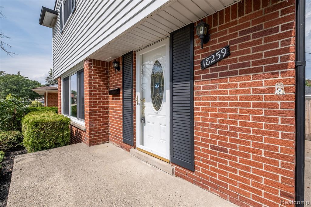18259 Spring Court South Fraser, MI 48026 - Photo 4 of 51 Gallery Image 4