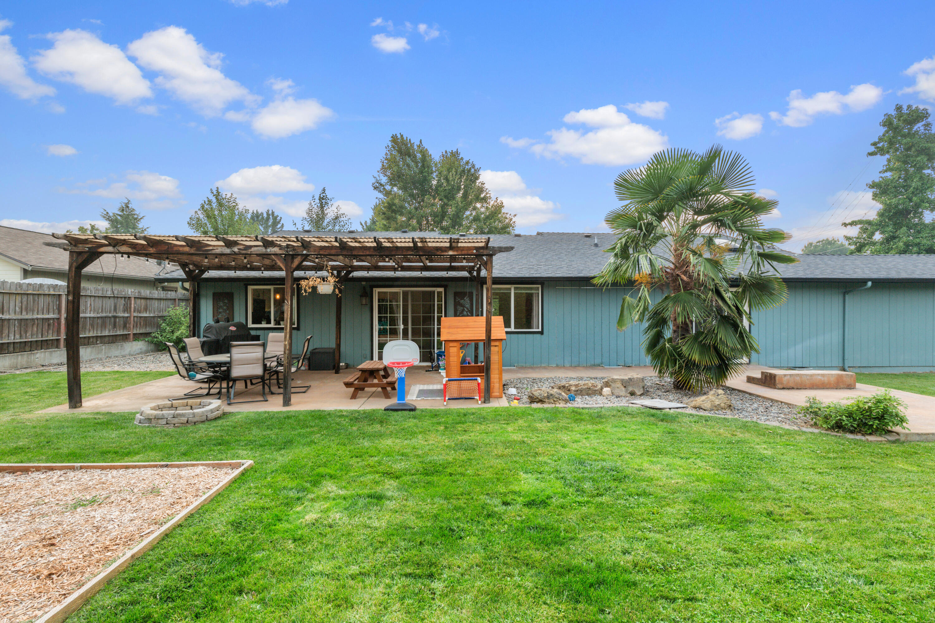 3044 Delta Waters Road Medford, OR 97504 - Photo 24 of 30 Fenced backyard w/ workshop