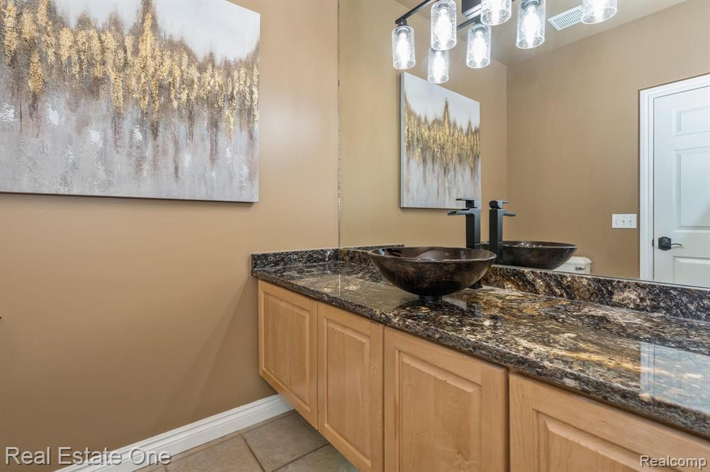 1345 Ross Lane Rochester, MI 48306 - Photo 15 of 61