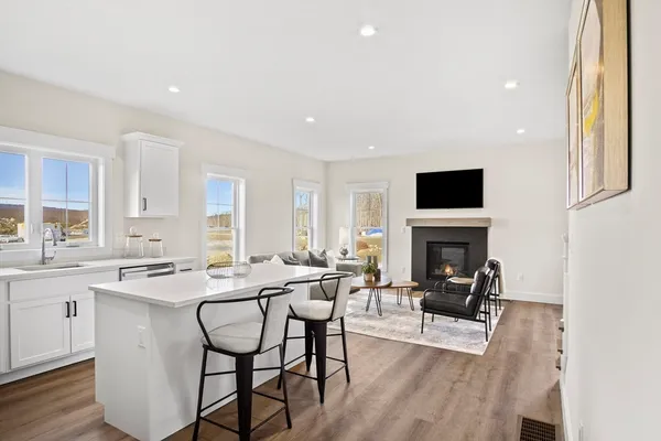 $634,900 | 5 Chartwell Lane, Unit 87, Worcester, MA 01609