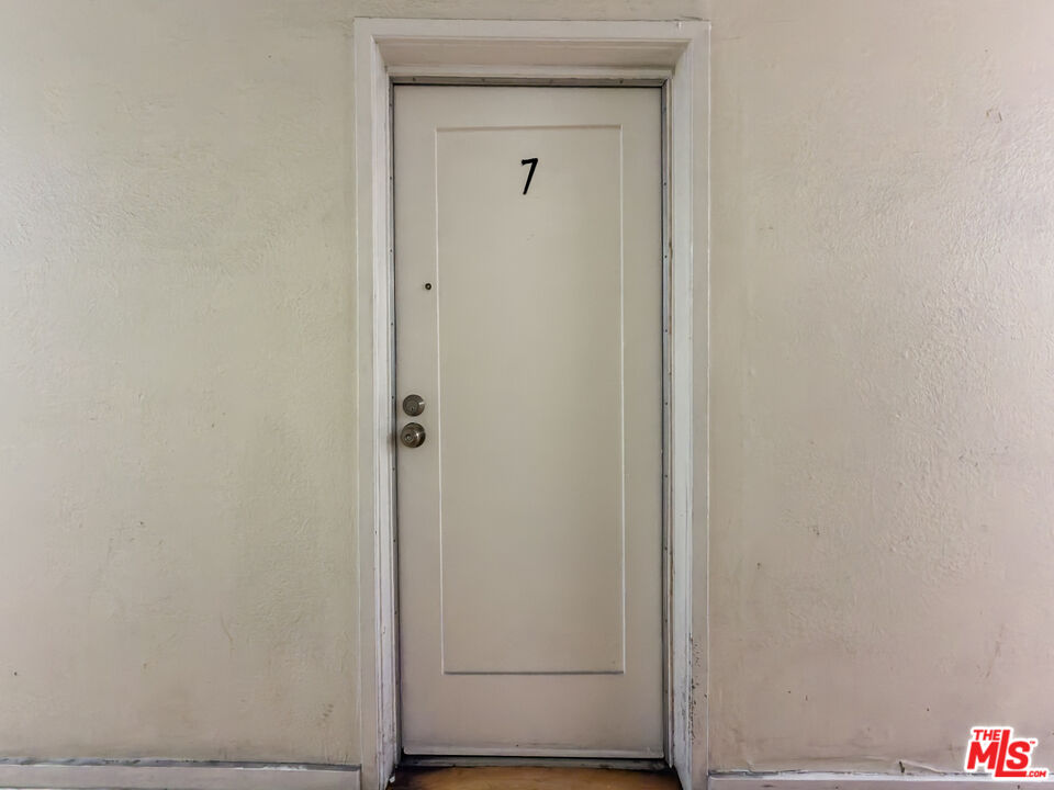 504 South Rampart Boulevard, Unit 7 Los Angeles, CA 90057 - Photo 4 of 16