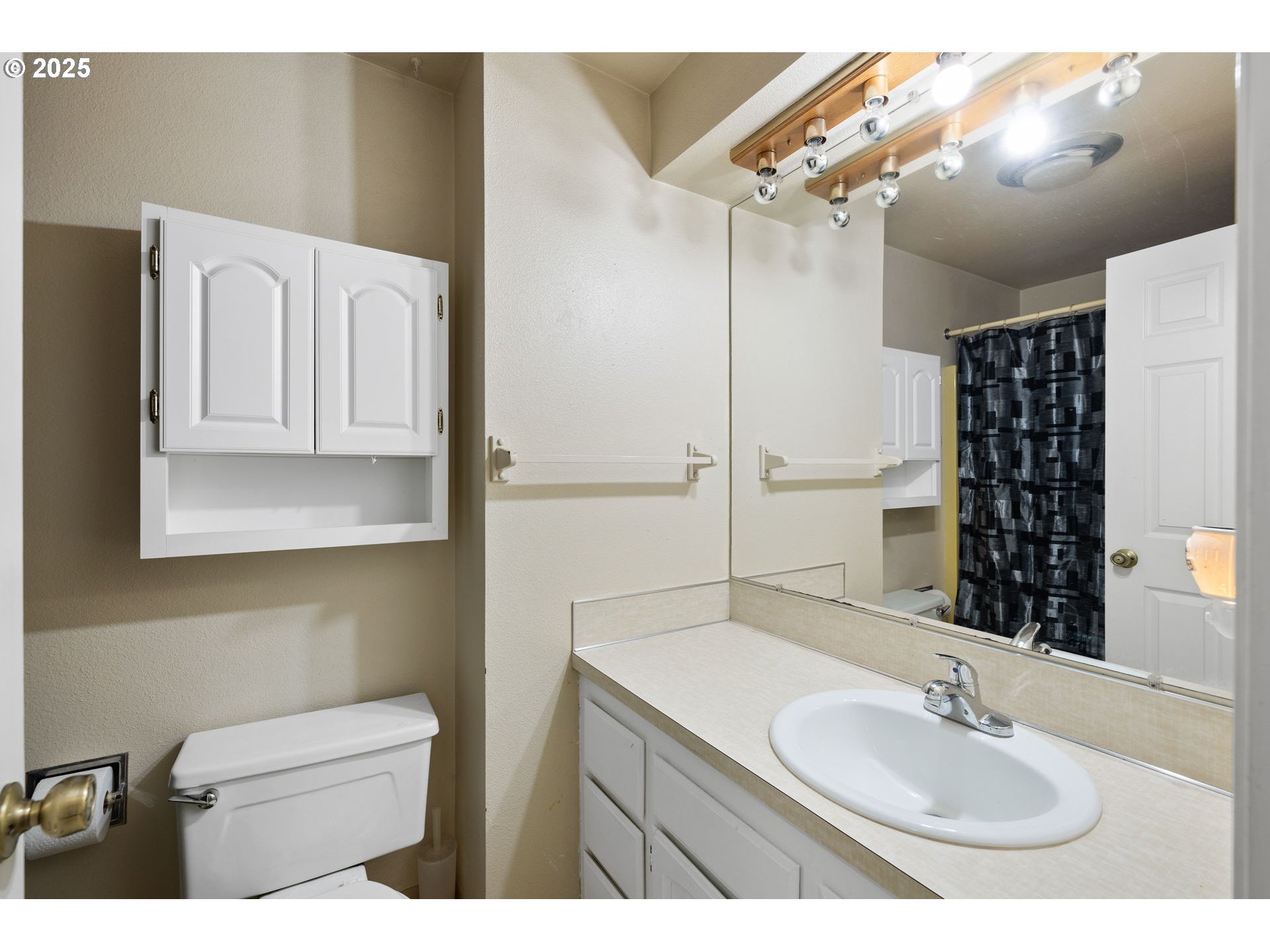 480 Northwest Norman Avenue Gresham, OR 97030 - Photo 14 of 40 a bathroom with a sink vanity granite and toilet