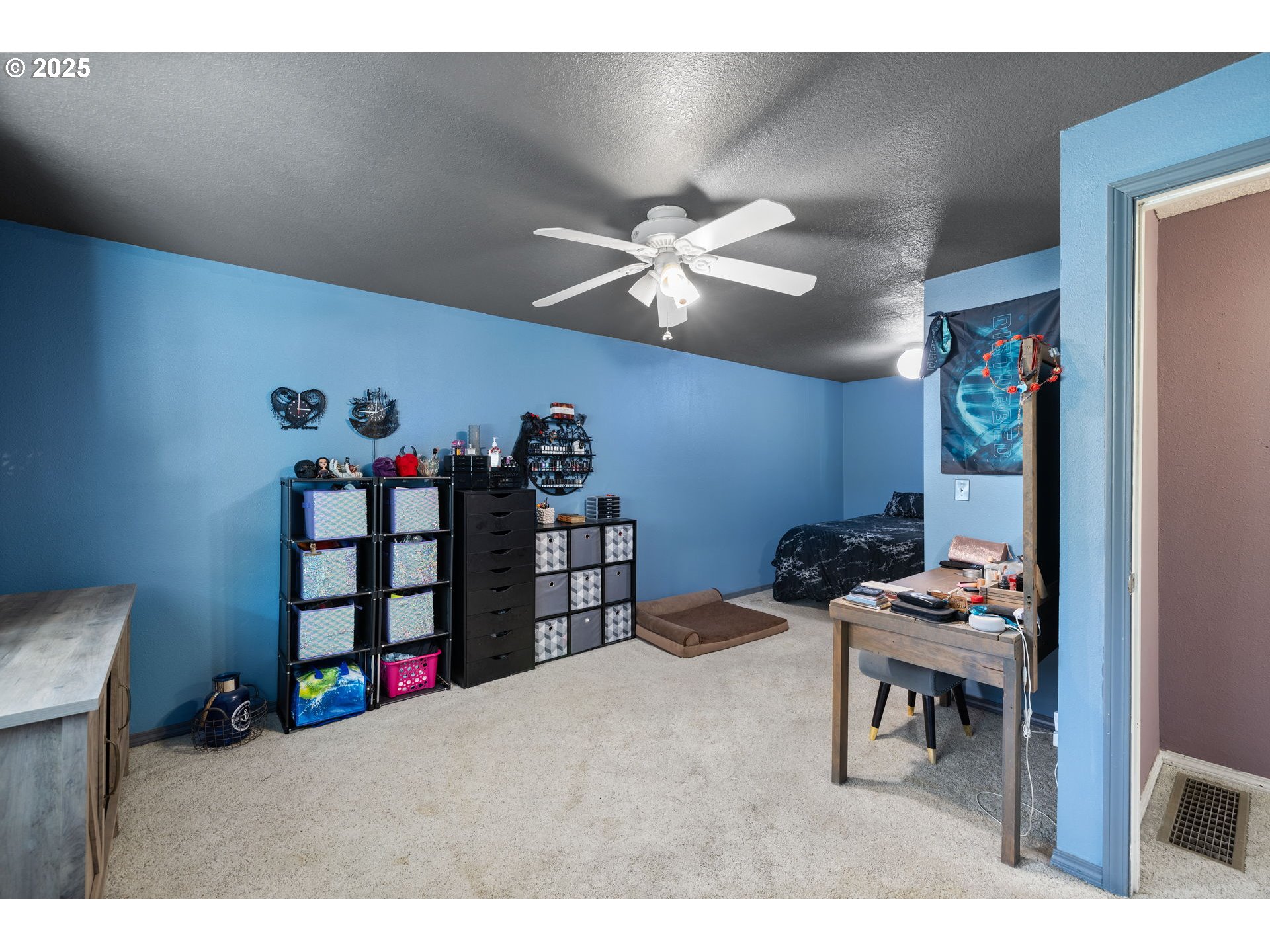 480 Northwest Norman Avenue Gresham, OR 97030 - Photo 16 of 40 a workspace with furniture and wooden floor