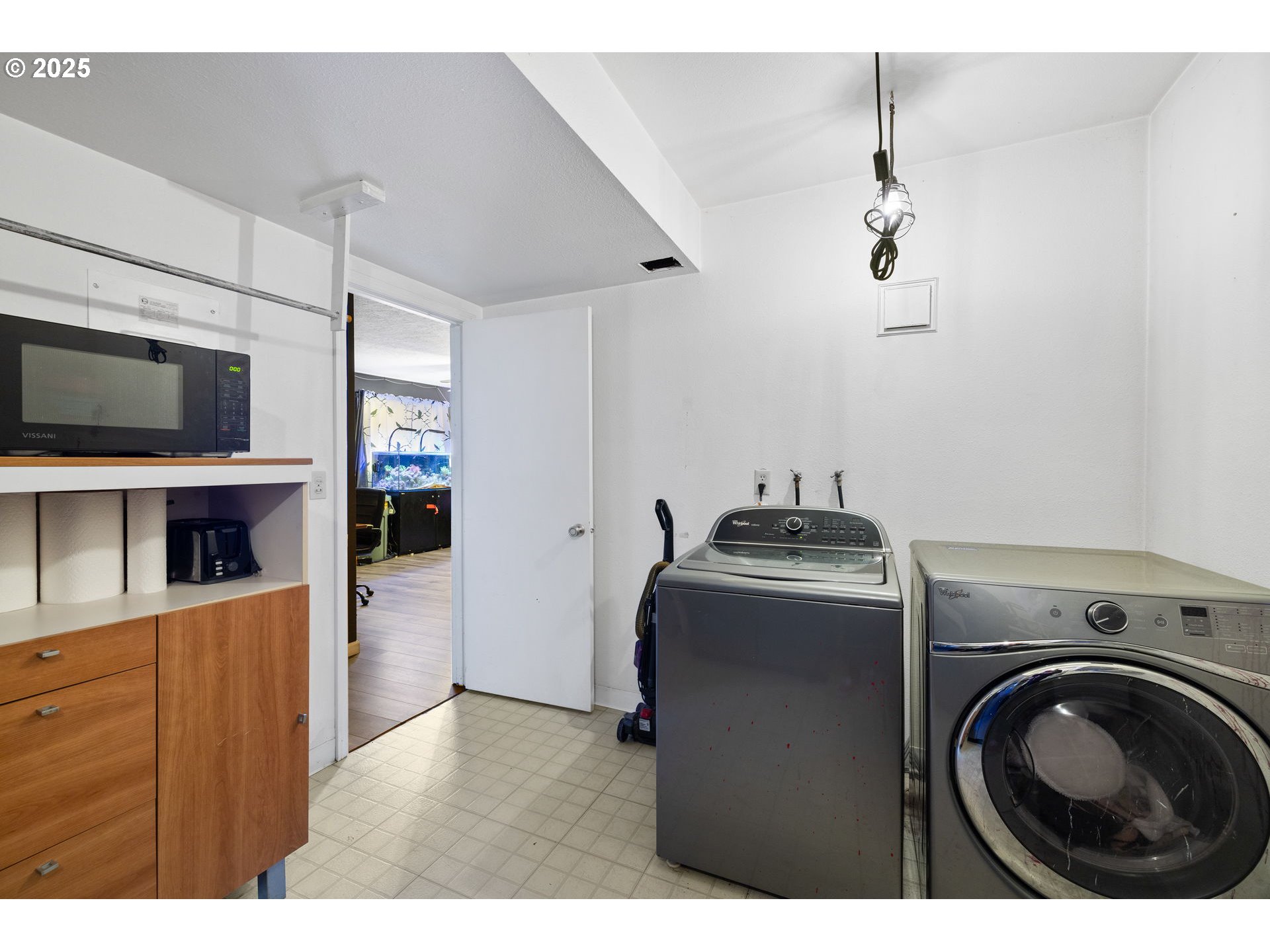 480 Northwest Norman Avenue Gresham, OR 97030 - Photo 27 of 40 a utility room with closet dryer and washer