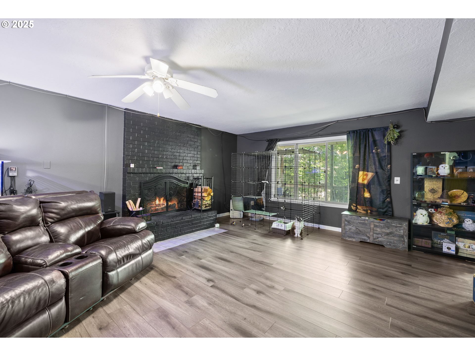 480 Northwest Norman Avenue Gresham, OR 97030 - Photo 29 of 40 a living room with furniture and a large window