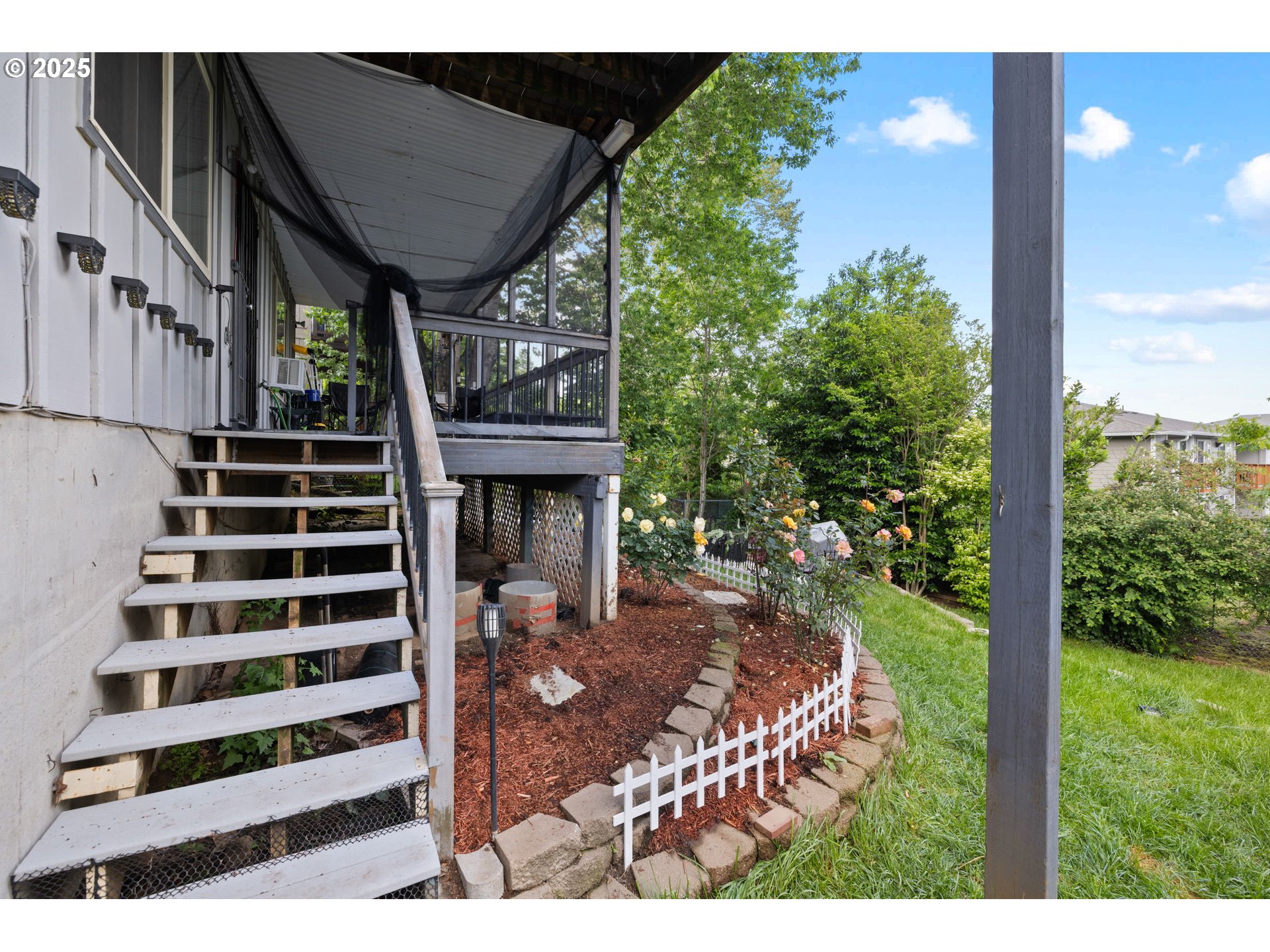 480 Northwest Norman Avenue Gresham, OR 97030 - Photo 32 of 40 a front view of a house with garden