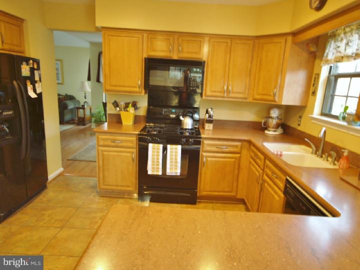 12 Wyndham Road Voorhees, NJ 08043 - Photo 13 of 25 Gallery Image 13
