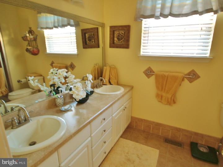 12 Wyndham Road Voorhees, NJ 08043 - Photo 17 of 25 Gallery Image 17