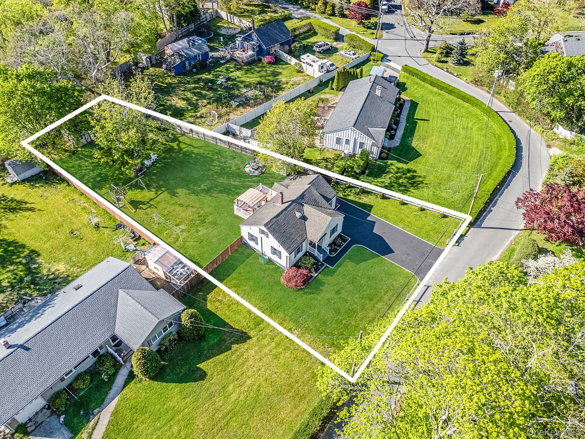 66 Hedge Road East Patchogue, NY 11772 - Photo 8 of 32