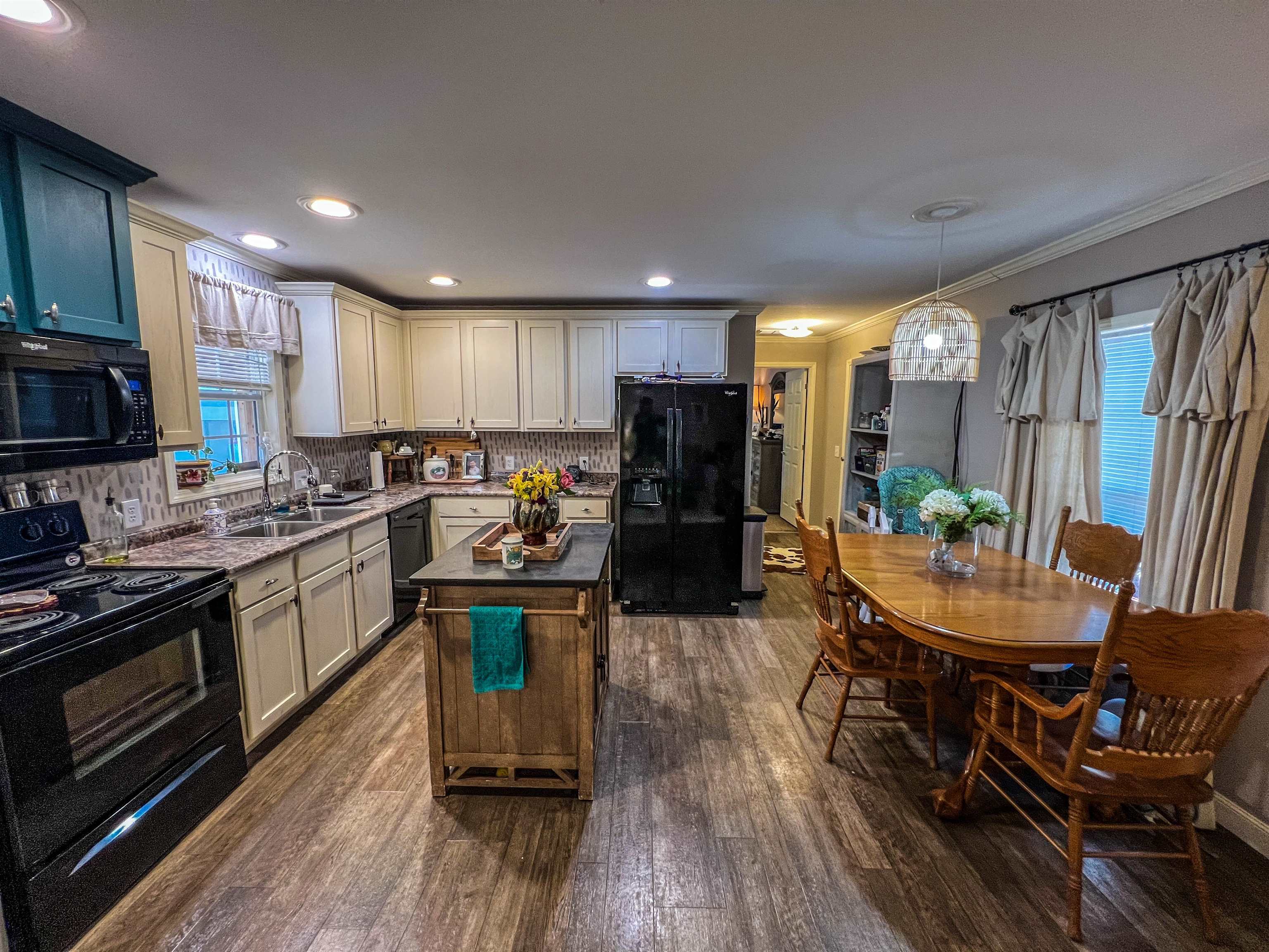 9492 Brighton Avenue Elberta, AL 36530 - Photo 5 of 38 Kitchen