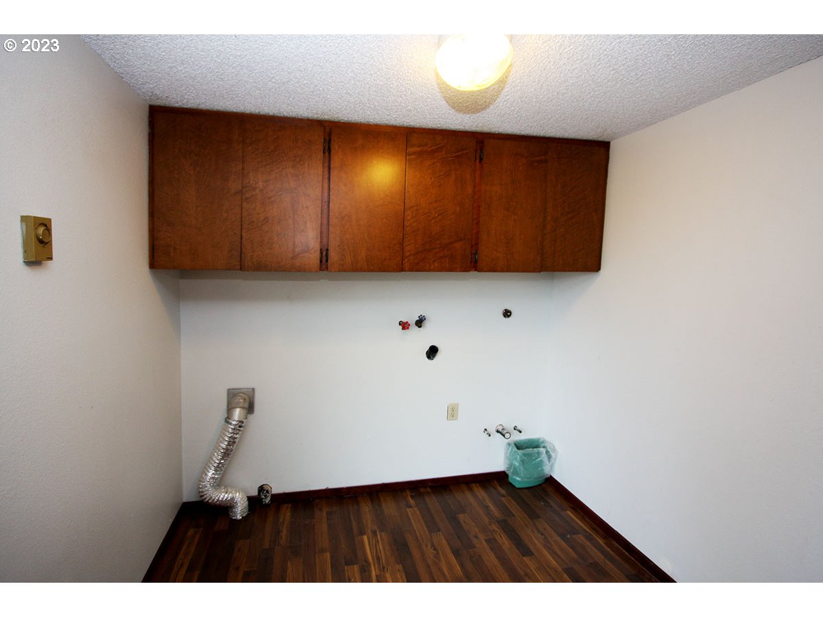 2514 Northwest 209th Street Ridgefield, WA 98642 - Photo 20 of 32 a view of an empty room with a window