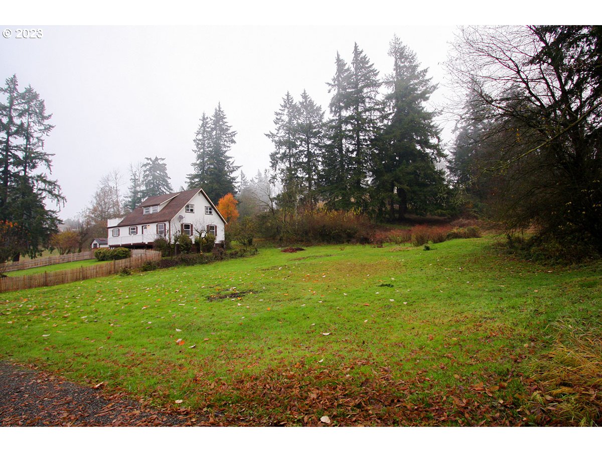 2514 Northwest 209th Street Ridgefield, WA 98642 - Photo 4 of 32 a view of an outdoor space and yard