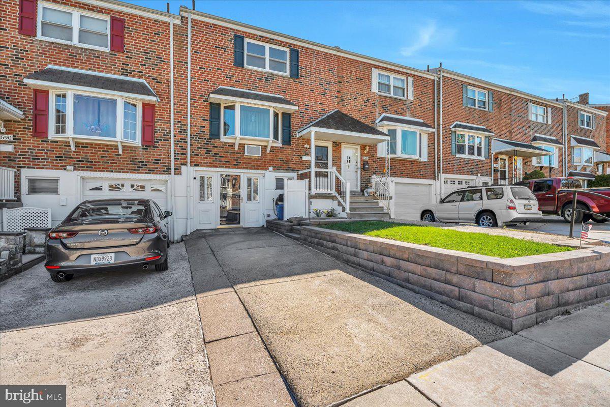 3588 Brookview Road Philadelphia, PA 19154 - Photo 2 of 32