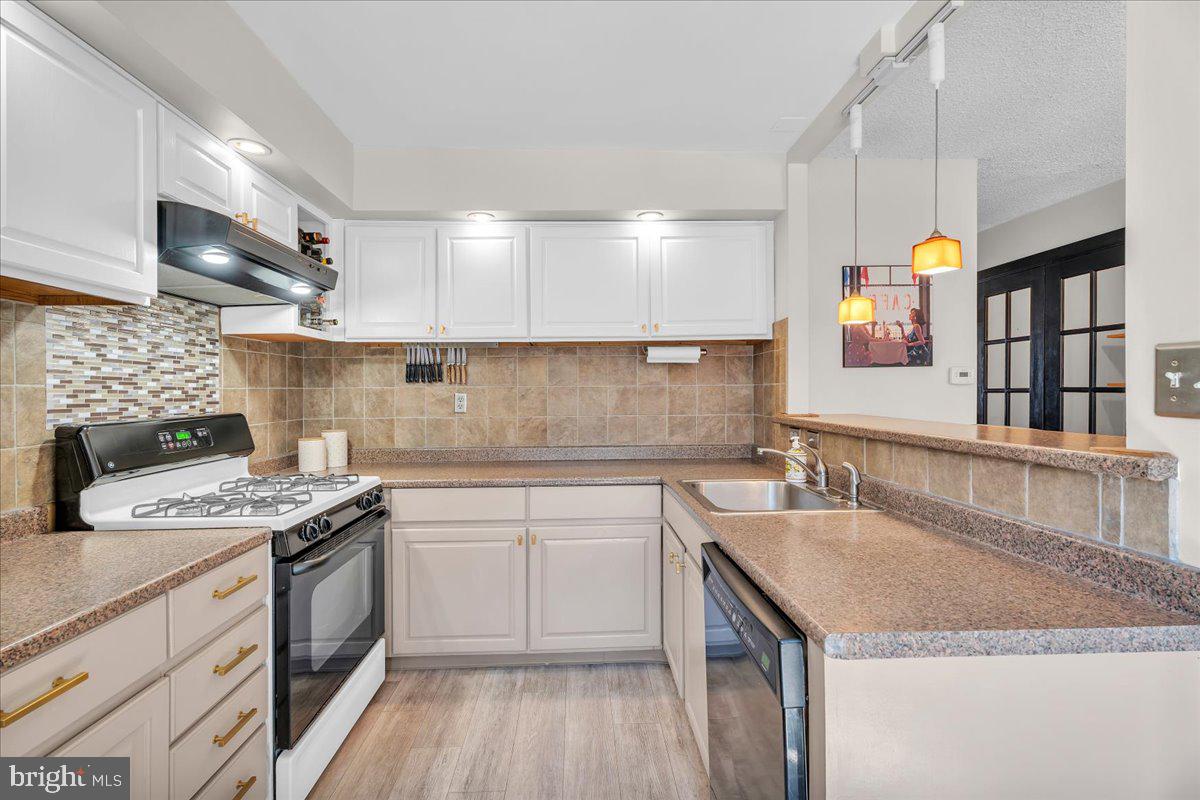 3588 Brookview Road Philadelphia, PA 19154 - Photo 7 of 32