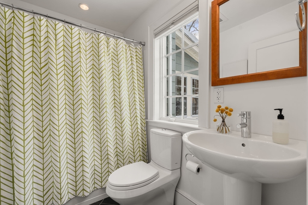 31 Wilde Road Newton, MA 02468 - Photo 20 of 38